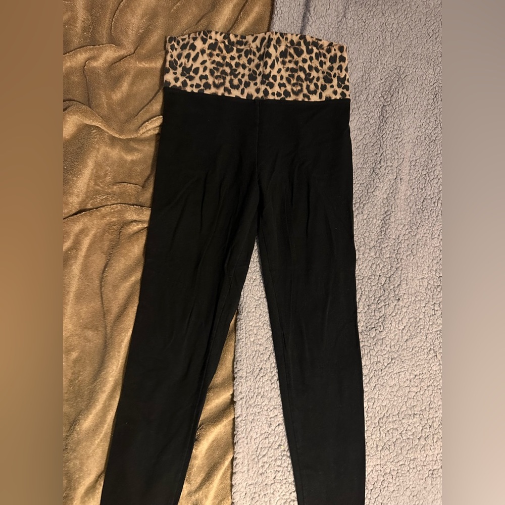 SOLD Victoria’s Secret yoga band legging cheetah print size M